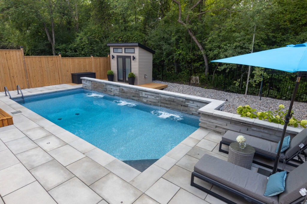 Modern Outdoor Pool Design For Ultimate Comfort